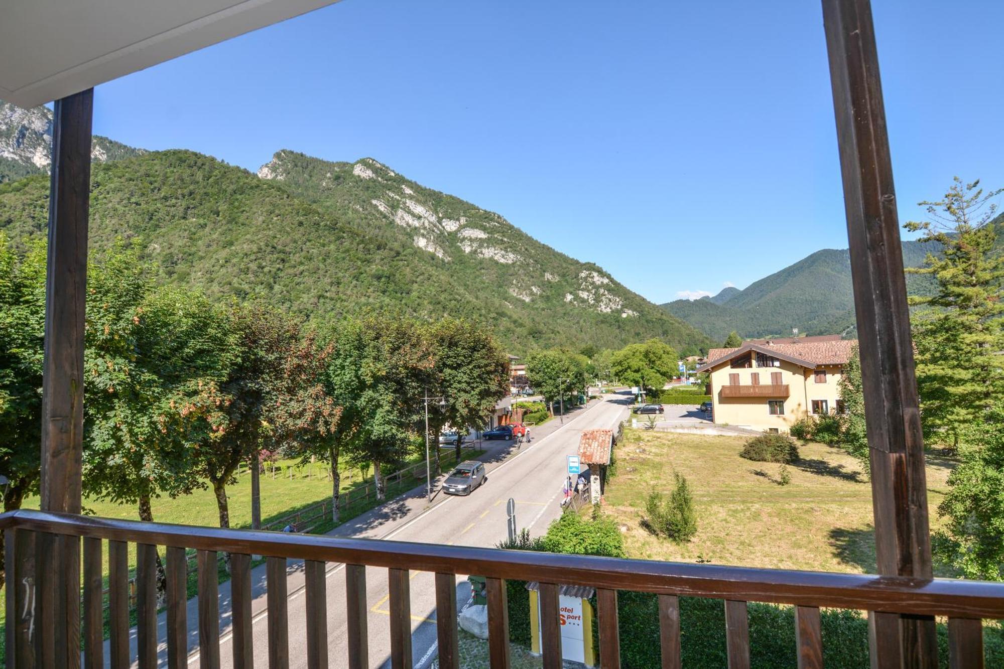 Hotel Sport Pieve Di Ledro Bagian luar foto