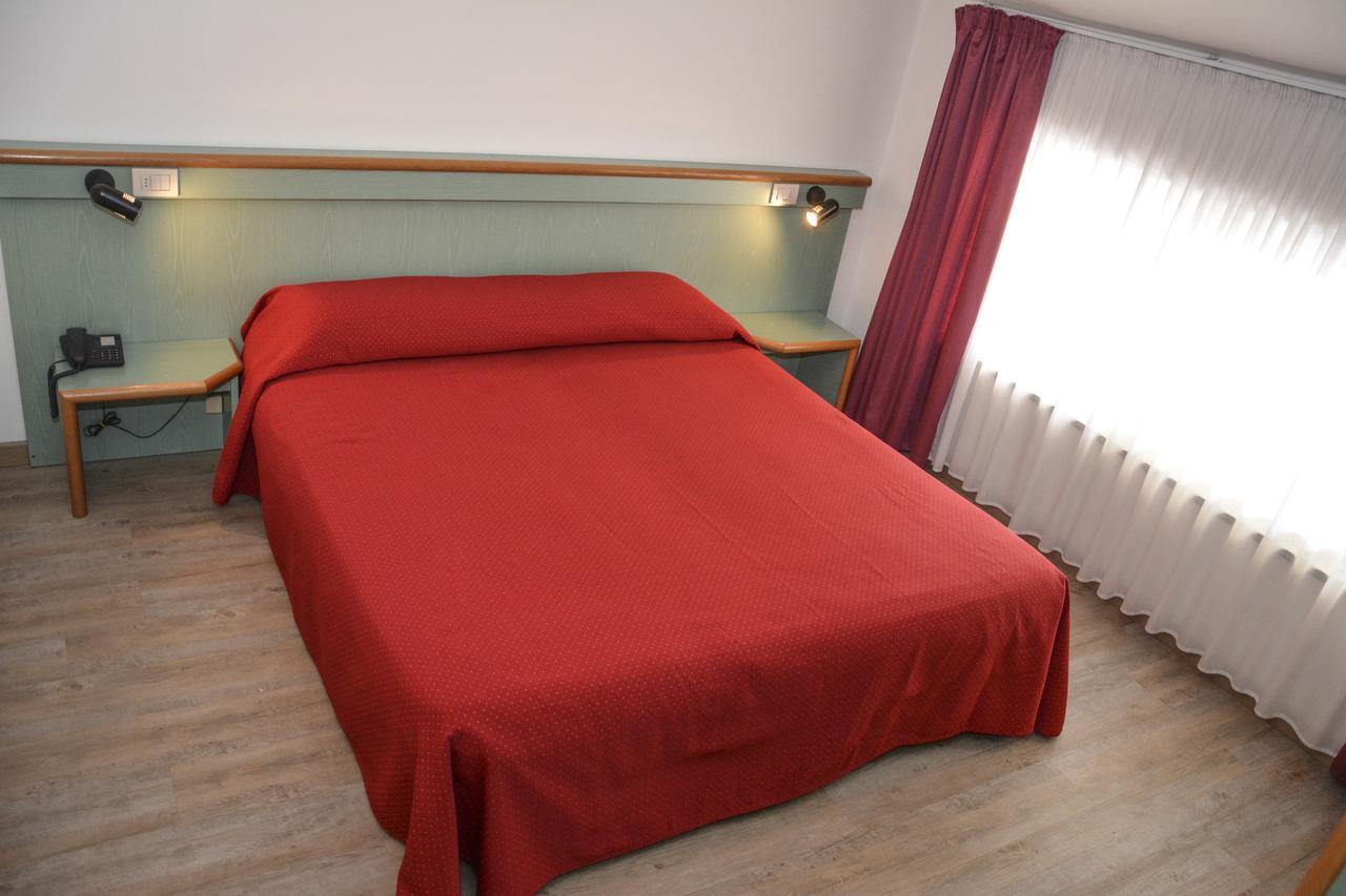 Hotel Sport Pieve Di Ledro Bagian luar foto