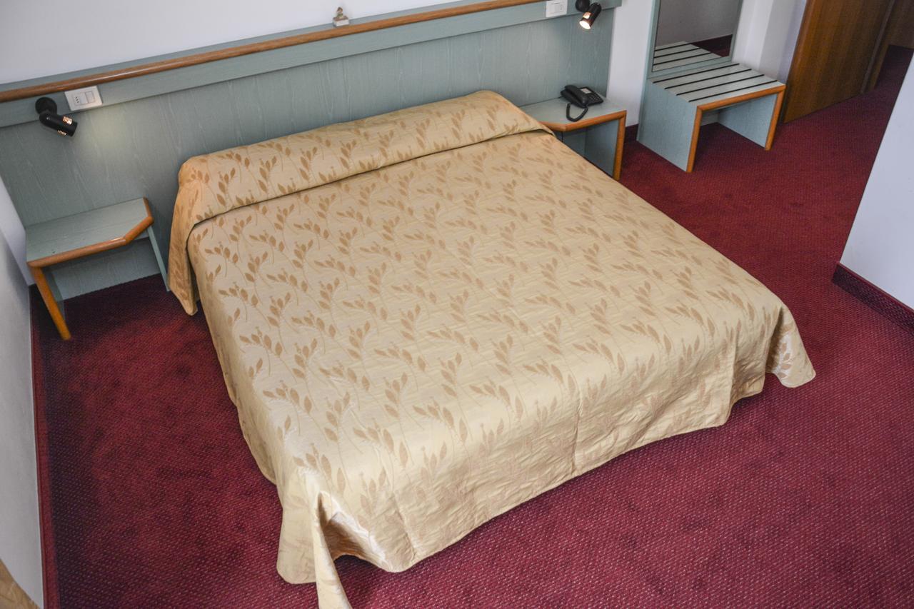 Hotel Sport Pieve Di Ledro Bagian luar foto
